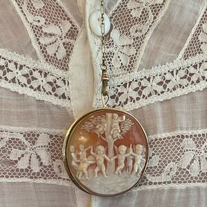 Vintage Cameo Pendant
